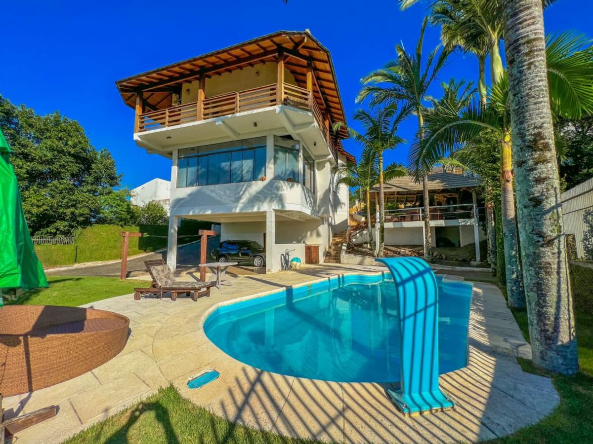Casa Linda Com Piscina e Área Externa Enorme e Vista Sensacional em Estância Velha