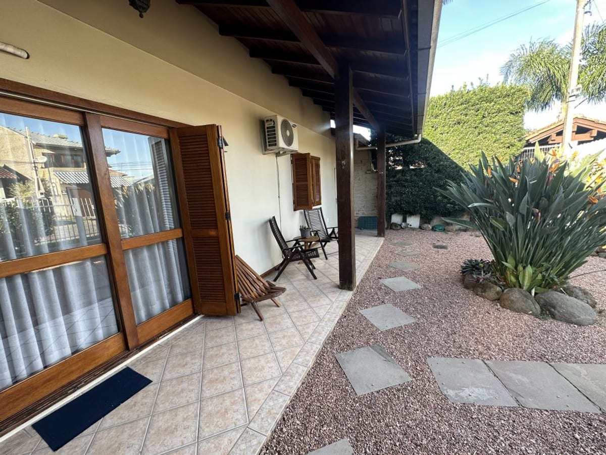 Casa em Ivoti | 2 dormitórios | piscina | salão de festas com suíte | casa plana
