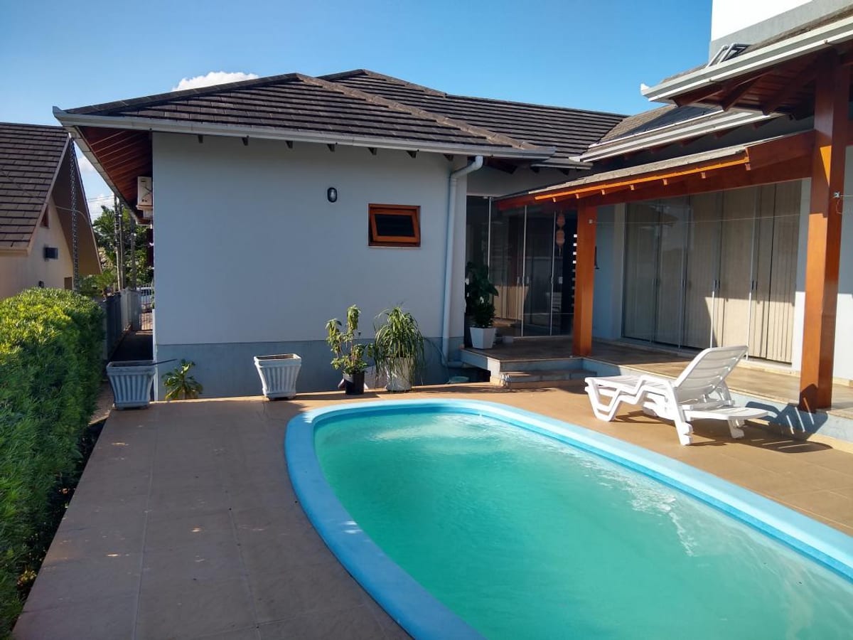 Casa Plana Com Ampla Área de Lazer Em Ivoti